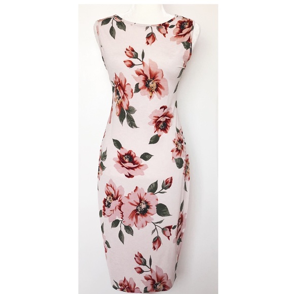 Plus Size Pretty Floral Dress - Picture 5 of 7